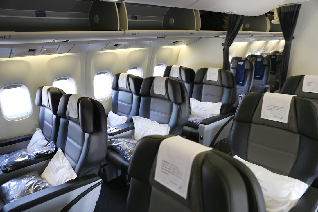 Icelandair-Boeing 787.jpg