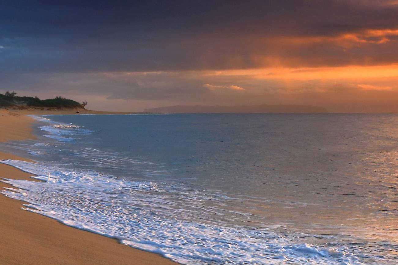 Берег моря. Тихоокеанское побережье австралии. Померанцевая бухта италия. Тихий пляж. Ломбок индонезия серфинг.