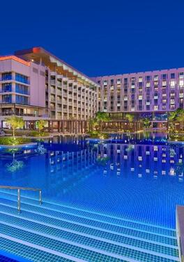 FLASH OFFER! RELAX AT THE LUXURY BEACHFRONT HOTEL AND RESORT IN MUSCAT!