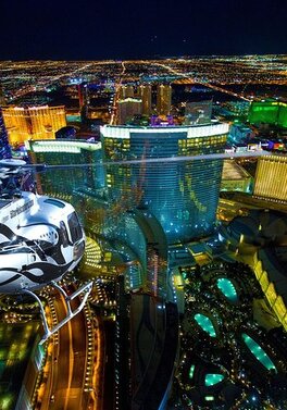 Experience the dazzling lights of Las Vegas