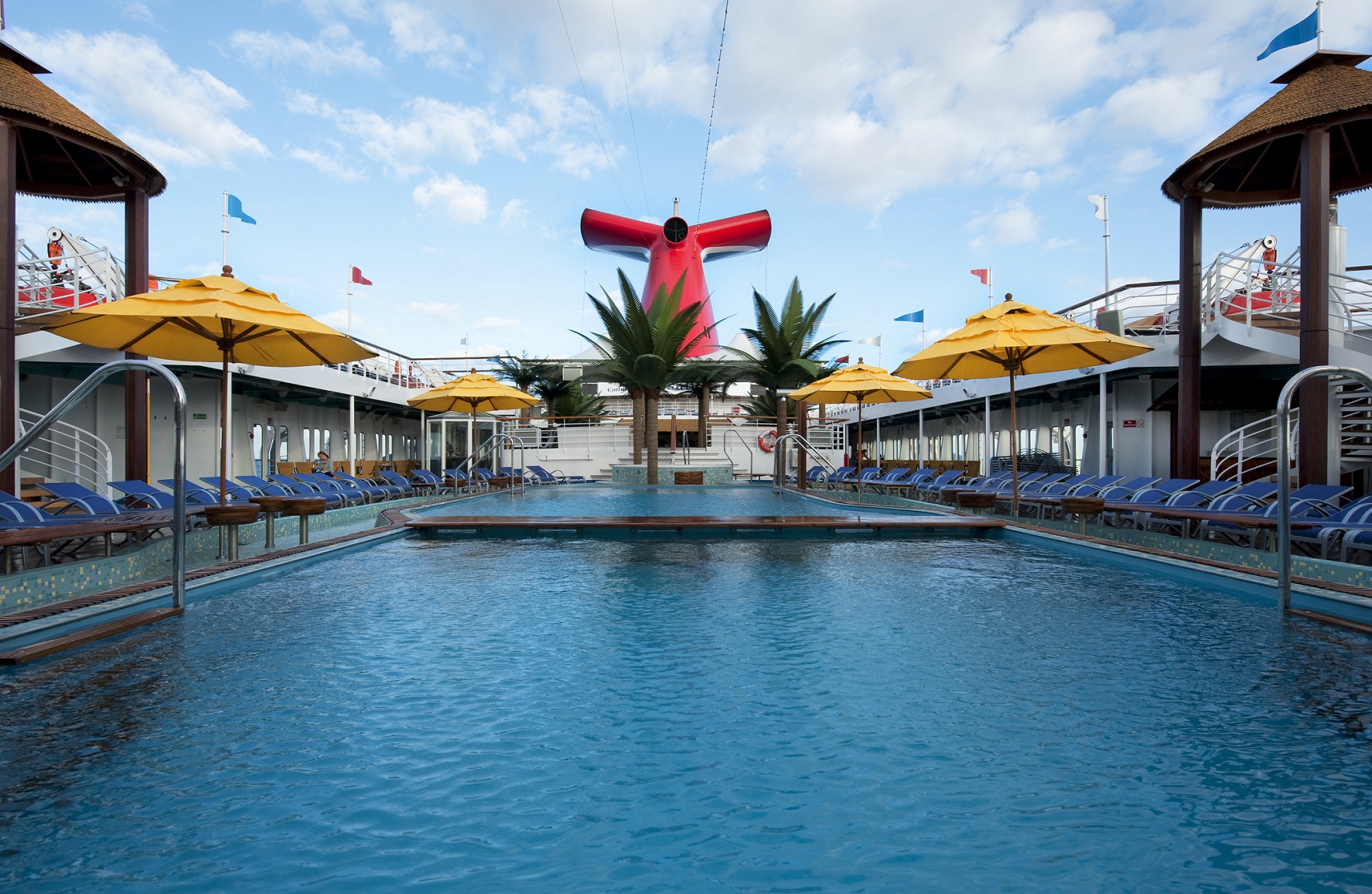 Canival Sensation - resort pool